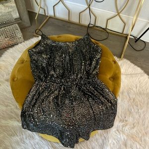 Super cute romper black sequences, very soft